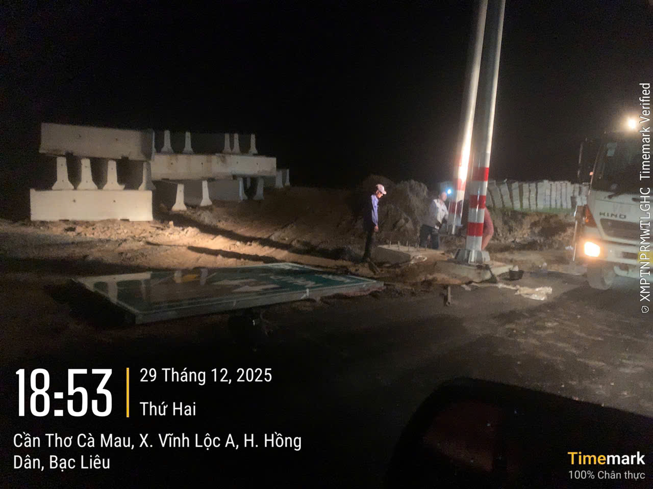 Thi công hộ lan cao tốc Cần Thơ - Cà Mau 4 Thi công hệ thống an toàn giao thông tại cao tốc Cần Thơ Cà Mau